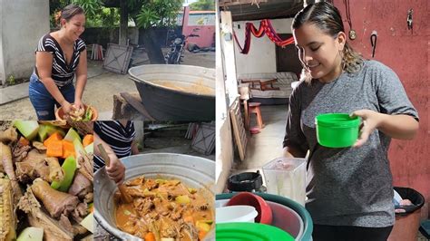 Cocinando Un Rico Guisado De Gallo La Comida Tradicional De Guatemala