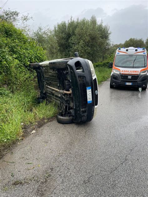 Incidente Nel Vibonese Auto Si Ribalta Interviene Il 118 FOTO