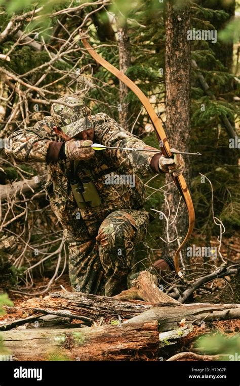 Bowhunter Ground Hunting Hi Res Stock Photography And Images Alamy