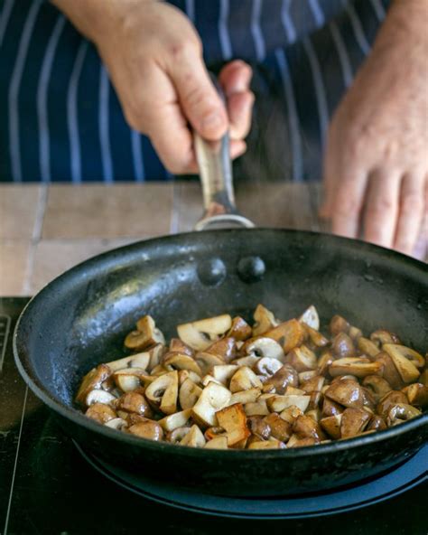 How to perfectly roast Chestnut Mushrooms - Between2Kitchens