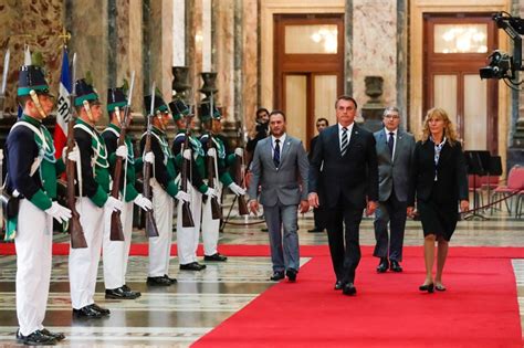 Em Montevid U Bolsonaro Acompanha Troca De Mandato Presidencial Do