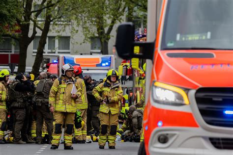 Nach Explosion in Ratingen Fünf Einsatzkräfte im künstlichen Koma