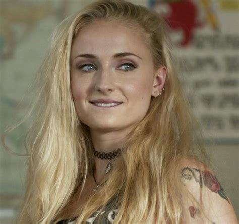 Lip Bite : r/sophieturner