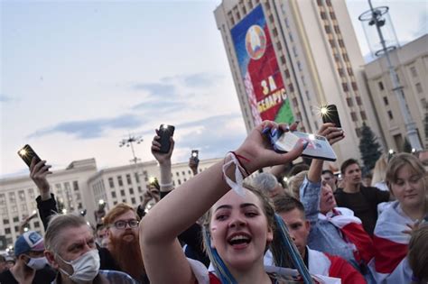 Belarus Jails Two Opposition Leaders For 10 Days Teachers Lead New Rally Against Lukashenko