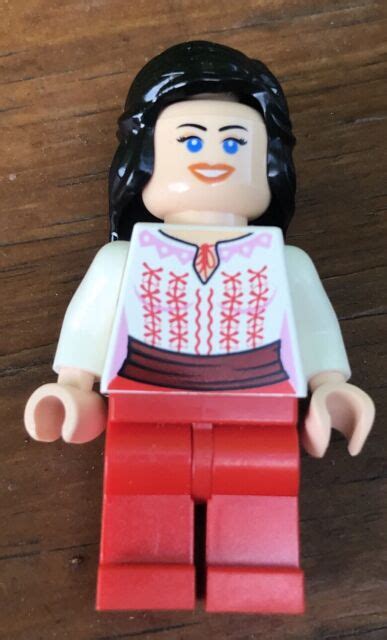 Lego Indiana Jones Marion Ravenwood Minifig New From Set 7195 Ebay