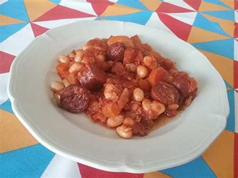 Chorizos Et Haricots Blancs à La Tomate épicée De Les Marmites De