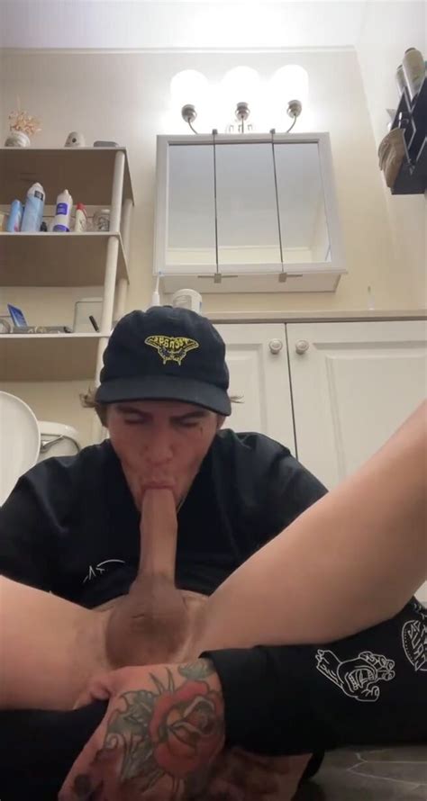 Hot Tatted Guy Selfsucks ThisVid