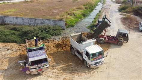 Perfect Activity KOMATSU D31p Bulldozer Pushing Land Mud Clear The Big