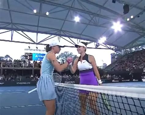 Belinda Bencic Ne Tarit Pas D Loges Sur Iga Swiatek Avant Leur Duel