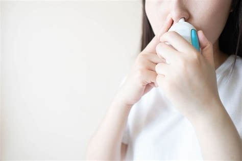 Efektivitas Kortikosteroid Intranasal Untuk Terapi Anosmia Akibat Covid