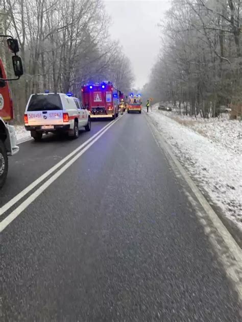 Wypadek Na Drodze Wojew Dzkiej Nr Mi Dzych D Sierak W Samoch D