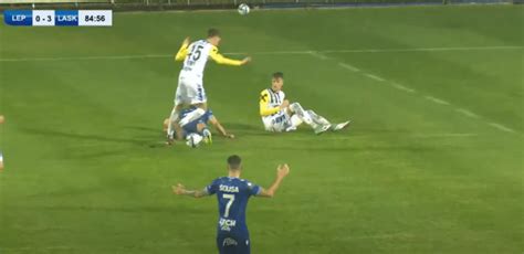 Pech napastnika Lecha Poznań Może stracić sezon Goal pl