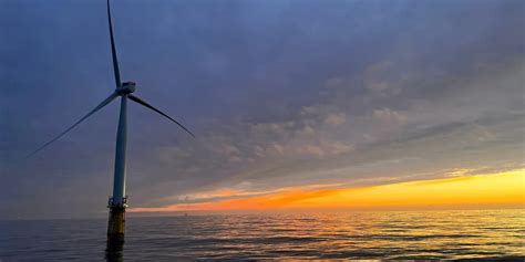 A giant floating wind turbine breaks loose at sea and drifts towards ...