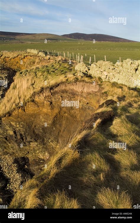 dh Coastal erosion EROSION UK Coastal erosion cliff landslide Stock ...