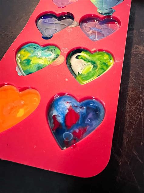 How To Melt Crayons In Silicone Molds The Easy Way Crafty Art Ideas