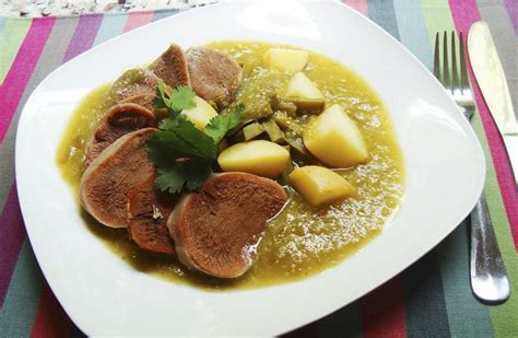 Lengua De Res En Salsa Verde Con Nopalitos Y Papas Lengua De Res