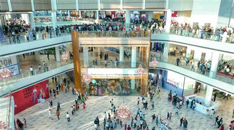 lulu mall lucknow opens  record  lakh visitors funtura