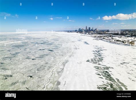 Top view shot of frozen lake erie clevland in ohio during the winter ...