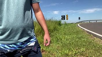 Me Atraparon Con Mi Pene Al Costado De La Carretera XVIDEOS