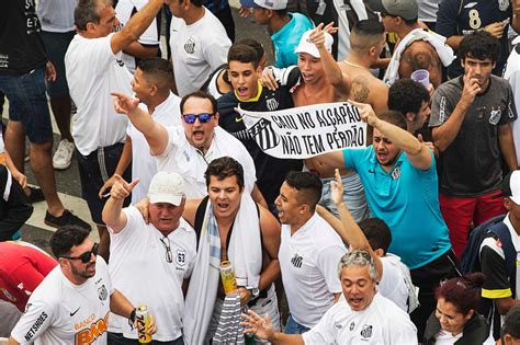 Torcida Do Santos Comemora T Tulo Paulista Novas Cr Ticas Rede