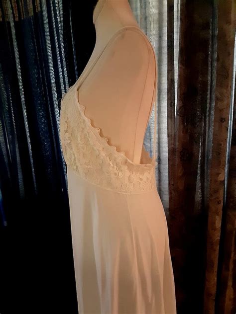 Shadowline Vtg Long Ivory Nightgown Lingerie Sleepwe Gem