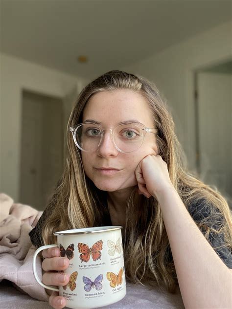 Pretty eyes, bad eyesight | Scrolller