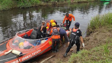 Usai Berbelanja Orang Dihantam Gelombang Di Perairan Kayong Utara