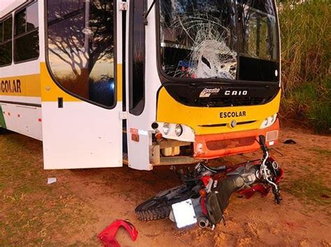 Colisão entre motocicleta e ônibus mata agente penitenciário em Flórida