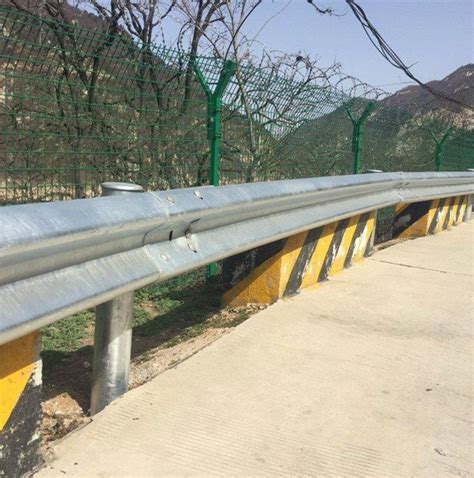 OEM Highway Steel Crash Barrier Road Safety W Beam Guardrail China W