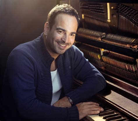 Yoel Henríquez valida con sus nominaciones al Latin Grammy el interés