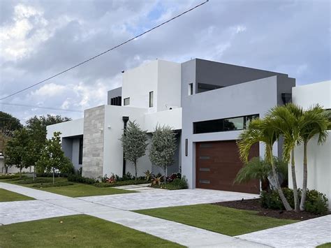 Should You Buy a House Before You Sell Yours?