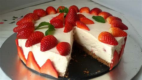 Tarta fácil de fresas con nata sin horno Anna Recetas Fáciles