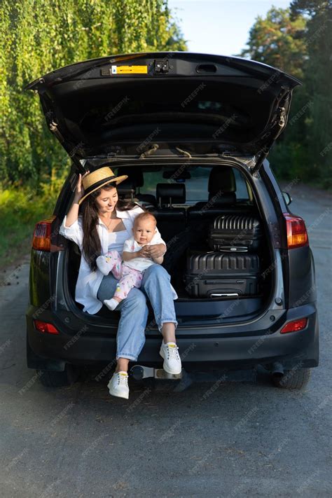 Viaggio In Macchina Viaggio Con Un Bambino In Macchina Madre E Figlia