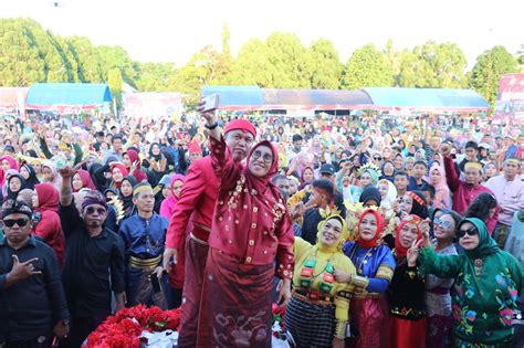 Road Show Budaya Di Kecamatan Wotu Budiman Dianugerahi Gelar Pua To