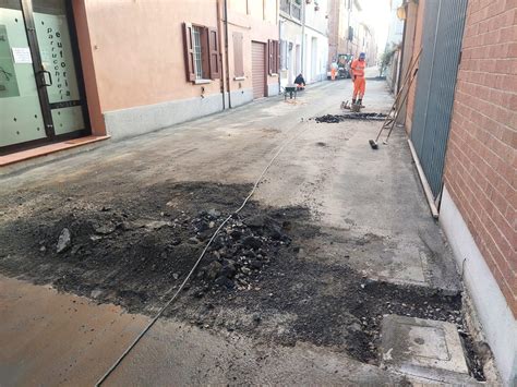 Nuove crepe nell’asfalto di via Vittorio Emanuele «Mi scuso per il