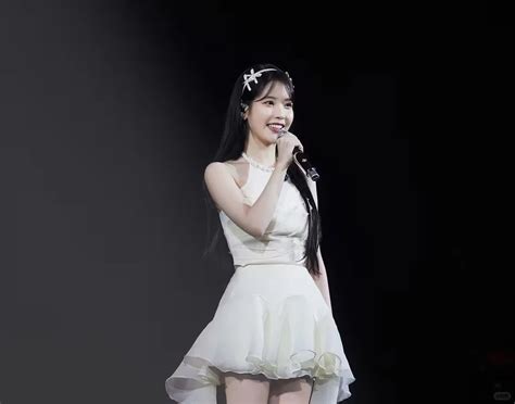 Iu 李知恩台北演唱會 5 大絕美造型一次看！哪一套讓你暈得咪咪冒冒？ Juksy 街星