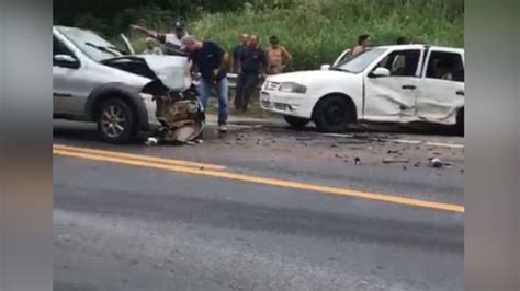 A Gazeta Acidente Entre Dois Carros Deixa Seis Feridos Na Br 101 Em