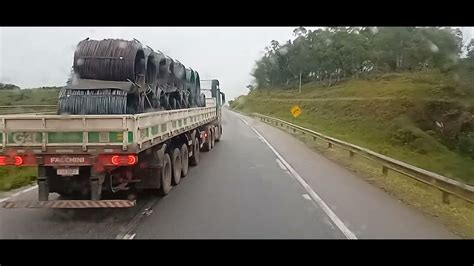 Acidente Grave Carreta Tomba No Canteiro Central Fica As Rodas Pra