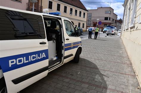 Policajac u Požegi službenim vozilom pijan udario drugi auto tportal