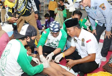 Meriahkan Hari Kesehatan Nasional Ke 58 Muhammad Yani Helmi Gelar Sunatan Massal Dan Pengobatan