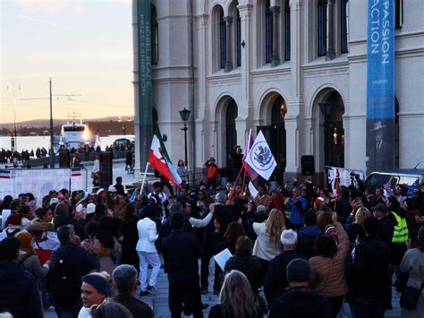 What flag is it? Seen at an iranian protest. : r/vexillology