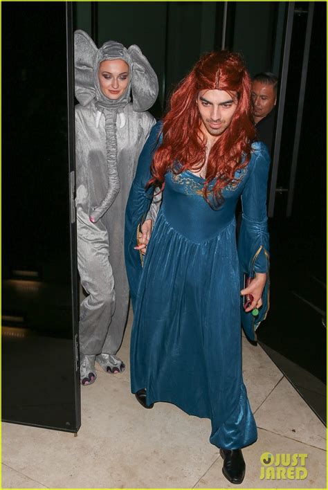 Joe Jonas Pays Homage to Sophie Turner's Sansa Stark on Halloween ...