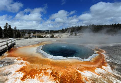 12 U.S. states where you could live near an active volcano