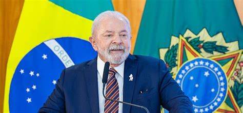 Lula sanciona lei para retomar mais de 11 mil obras inacabadas na saúde