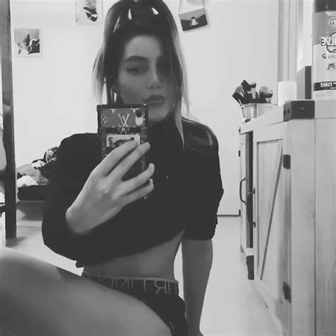 En Bikini Y Poses Sensuales Frida Sof A Y Alejandra Guzm N Reaparecieron Tras El Esc Ndalo