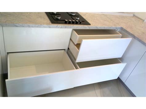 Способы открывания фасадов кухни без ручек (42 фото) - красивые ...