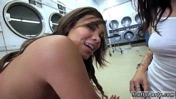 Hermanastra De Pareja Alemana Le Hace Una Paja Al Hermano De Competidor Xxx XVIDEOS