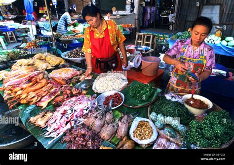 Bangkok Thailand food fishmonger fish market shop Stock Photo - Alamy