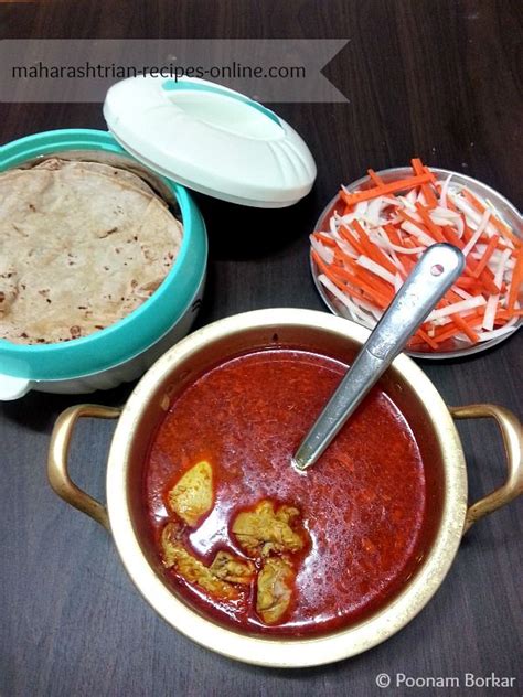 Kolhapuri Tambda Pandhra Rassa Recipe In Hindi