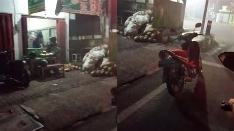 Tingkah Laku Nyeleneh Ibu Ibu Tak Ada Habisnya Tinggalkan Motor Di